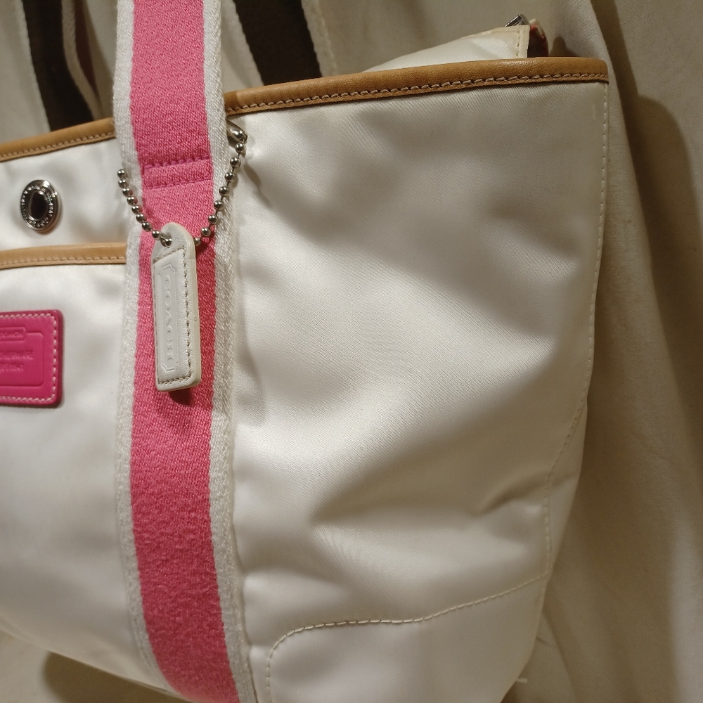 Coach Hamptons Small Tote - Picture 3 of 9